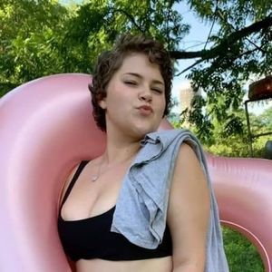 Meet your Posher, Selena